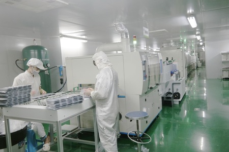 七年專業噴涂生產防指紋防眩光玻璃，擁多條先進，精密的噴涂生產線。高品質AF玻璃生產加工的首選廠商，認真、高效、優質地服務每一位客戶。